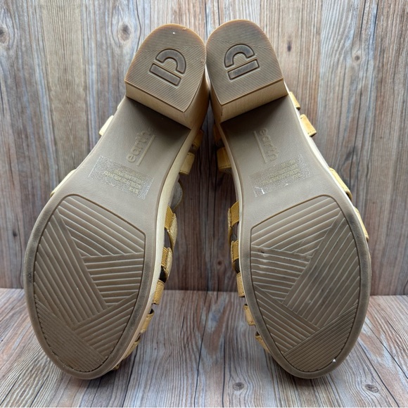 Earth Origins Oak Cerris Platform Block Heel Amber Yellow Sandals Size 10 - Picture 7 of 9